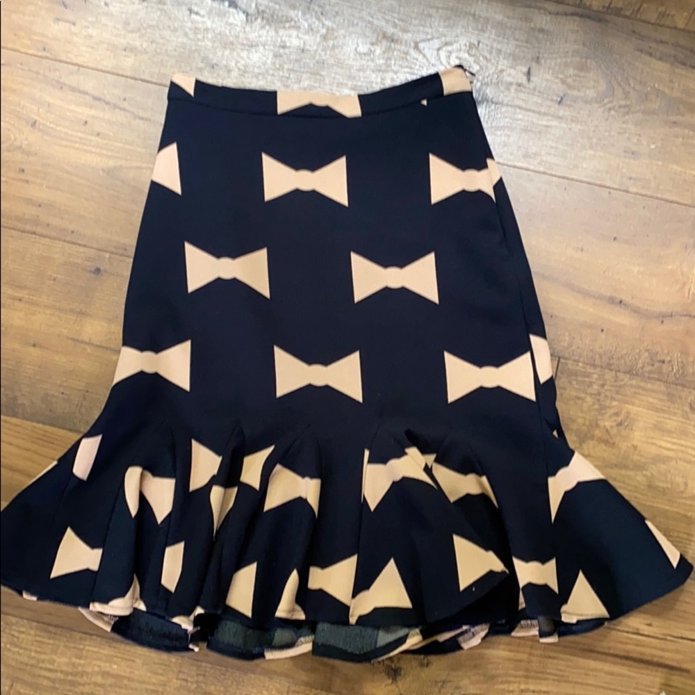 Womens Black and Beige Bow Print Ruffle Hem Skirt